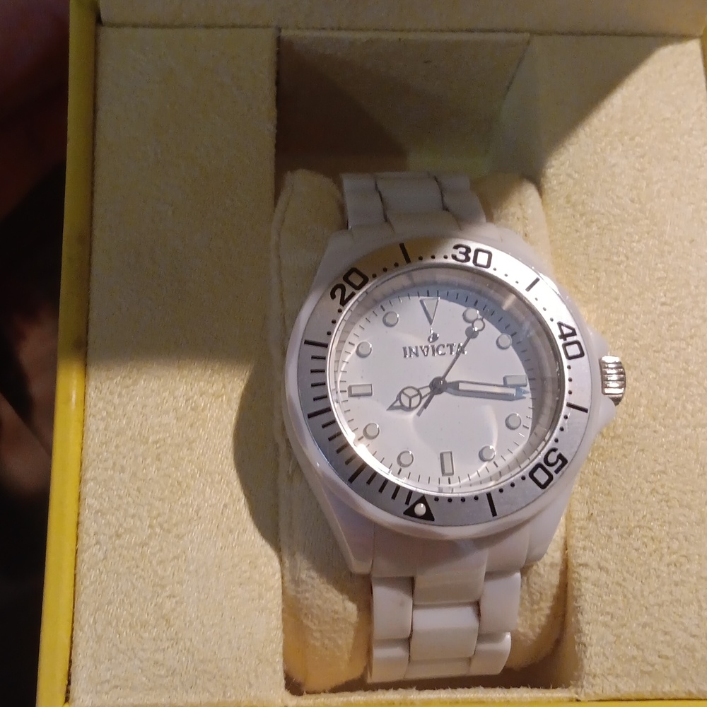Invicta ceramics  watch model no. 1181 white